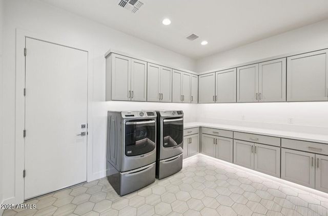 5768 E Rancho Caliente Drive, Cave Creek, AZ 85331