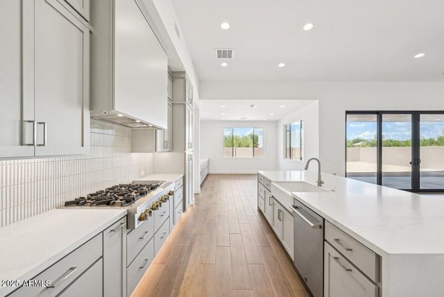 5768 E Rancho Caliente Drive, Cave Creek, AZ 85331