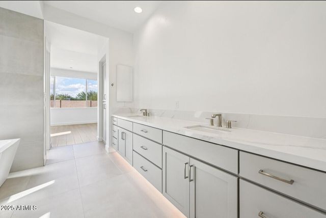 5768 E Rancho Caliente Drive, Cave Creek, AZ 85331