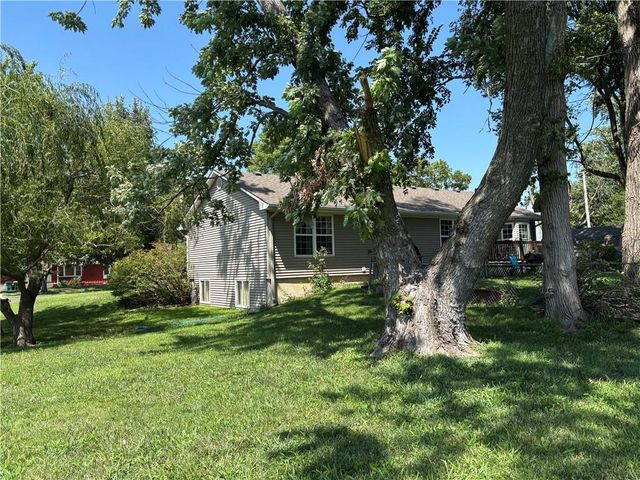 105 W South Street, Spring Hill, KS 66083