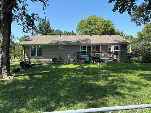105 W South Street, Spring Hill, KS 66083