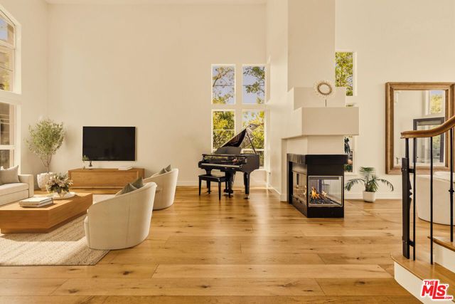 22303 Dunmore Drive, Calabasas, CA 91302