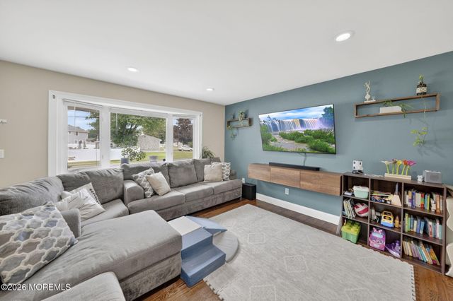 40 Woodside Drive, Howell, NJ 07731