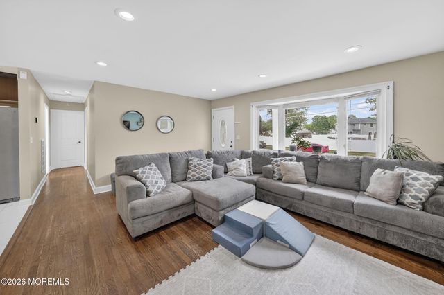 40 Woodside Drive, Howell, NJ 07731