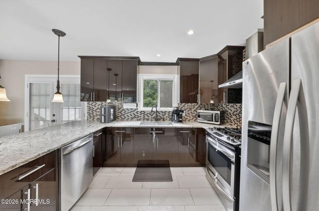 40 Woodside Drive, Howell, NJ 07731