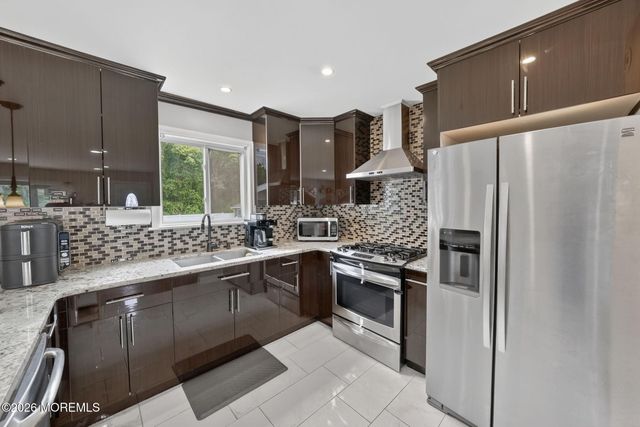 40 Woodside Drive, Howell, NJ 07731