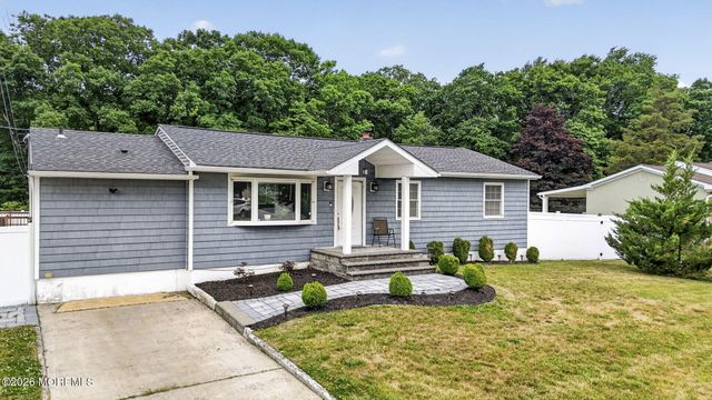 40 Woodside Drive, Howell, NJ 07731