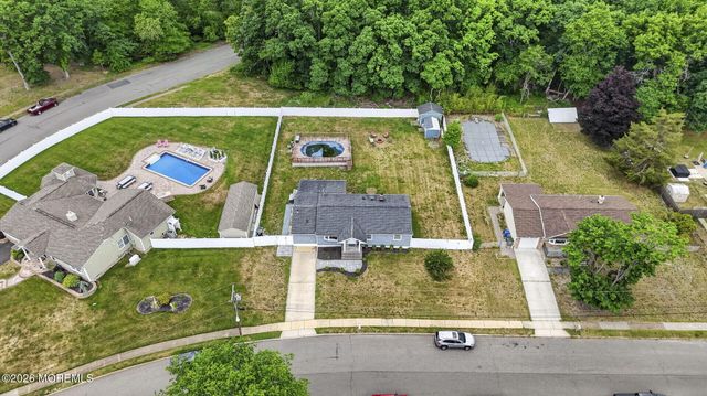 40 Woodside Drive, Howell, NJ 07731