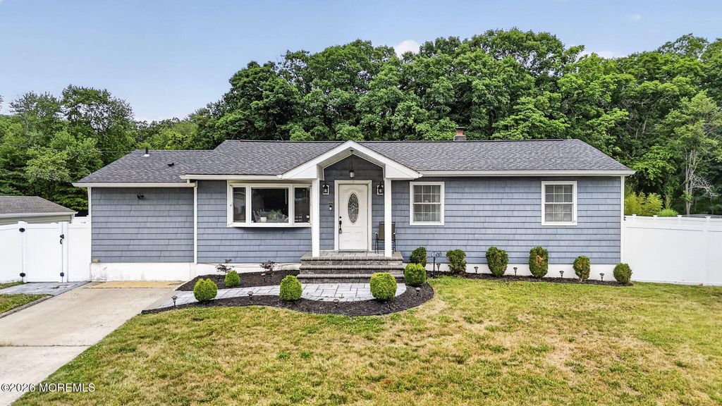 40 Woodside Drive, Howell, NJ 07731