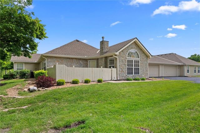 6024 NE KENSINGTON Court, Lee's Summit, MO 64064