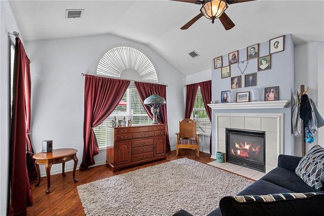 6024 NE KENSINGTON Court, Lee's Summit, MO 64064
