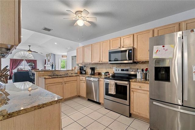 6024 NE KENSINGTON Court, Lee's Summit, MO 64064