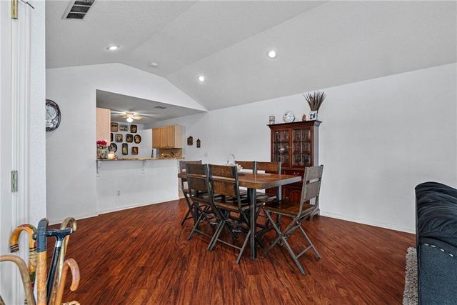 6024 NE KENSINGTON Court, Lee's Summit, MO 64064