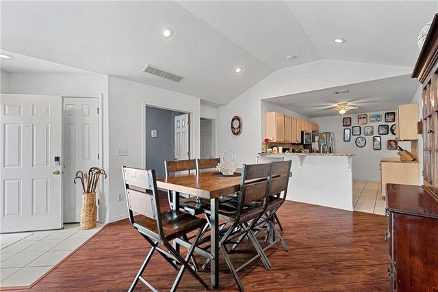 6024 NE KENSINGTON Court, Lee's Summit, MO 64064