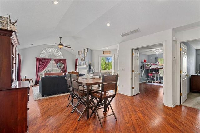 6024 NE KENSINGTON Court, Lee's Summit, MO 64064