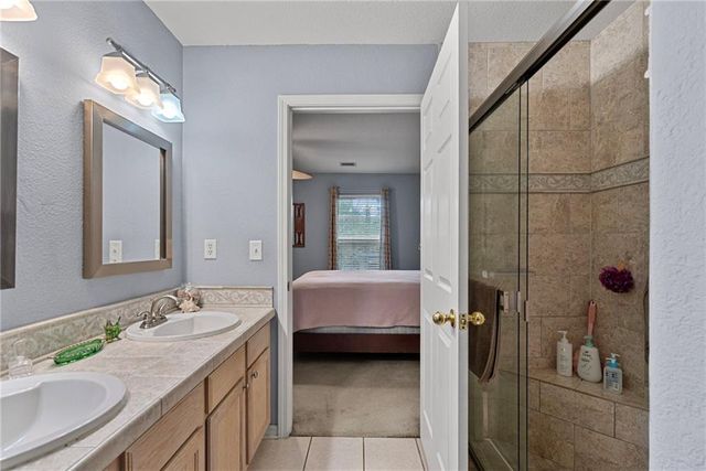 6024 NE KENSINGTON Court, Lee's Summit, MO 64064