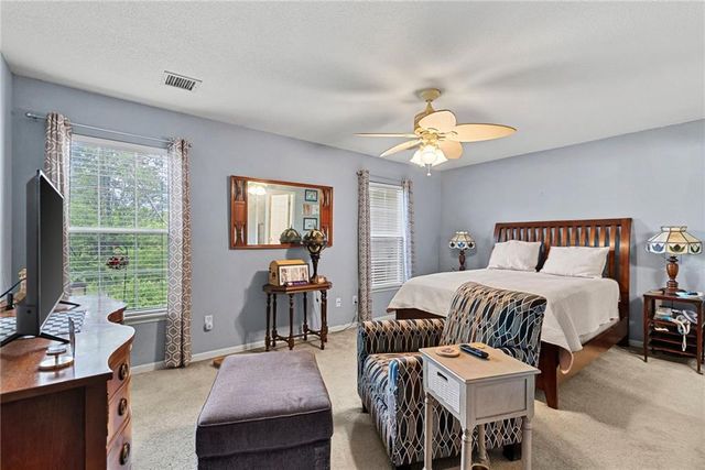 6024 NE KENSINGTON Court, Lee's Summit, MO 64064