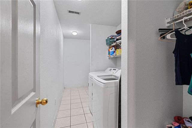 6024 NE KENSINGTON Court, Lee's Summit, MO 64064