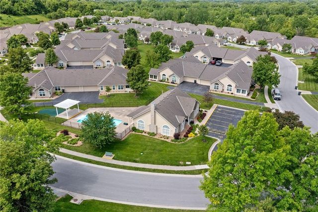 6024 NE KENSINGTON Court, Lee's Summit, MO 64064