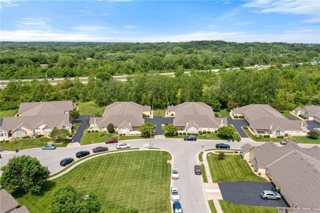6024 NE KENSINGTON Court, Lee's Summit, MO 64064