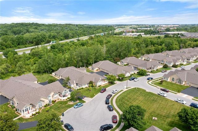 6024 NE KENSINGTON Court, Lee's Summit, MO 64064