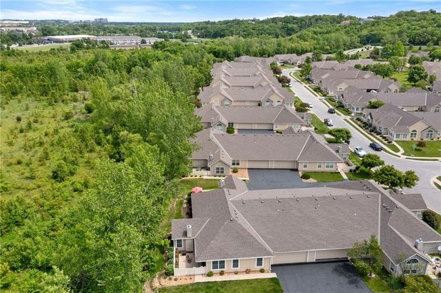 6024 NE KENSINGTON Court, Lee's Summit, MO 64064