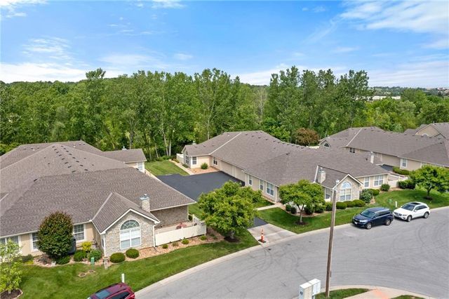 6024 NE KENSINGTON Court, Lee's Summit, MO 64064