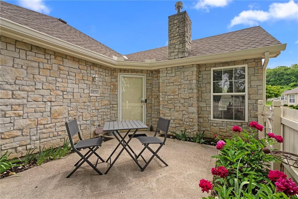 6024 NE KENSINGTON Court, Lee's Summit, MO 64064