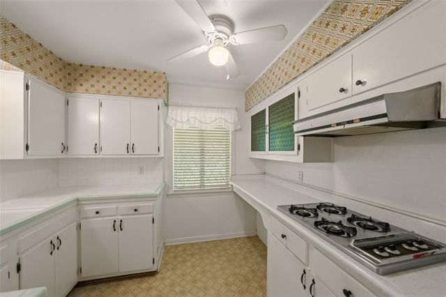 613 Grantham Road, Baytown, TX 77521