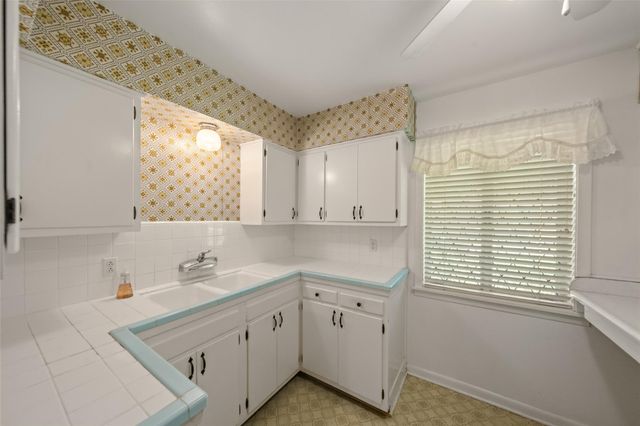 613 Grantham Road, Baytown, TX 77521