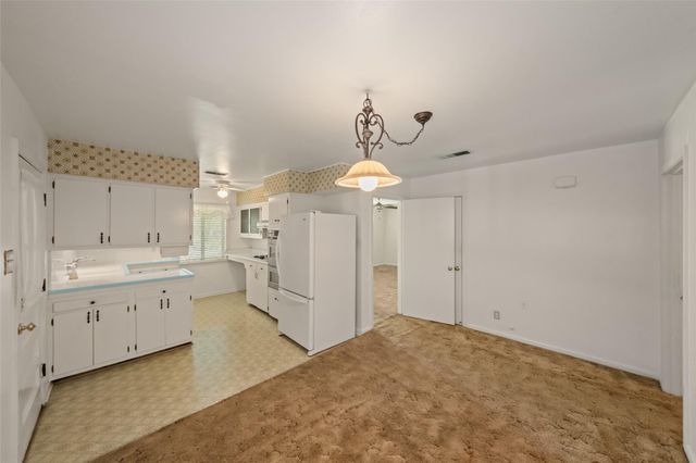 613 Grantham Road, Baytown, TX 77521