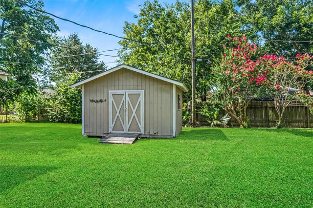 613 Grantham Road, Baytown, TX 77521