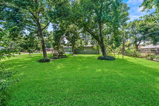 613 Grantham Road, Baytown, TX 77521