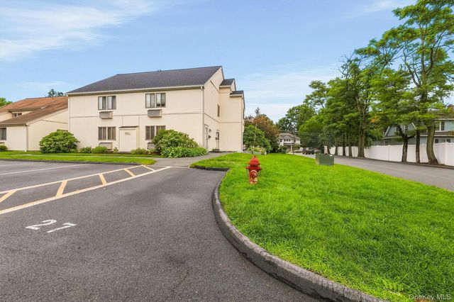 1 Kings Court A, Mohegan Lake, NY 10547