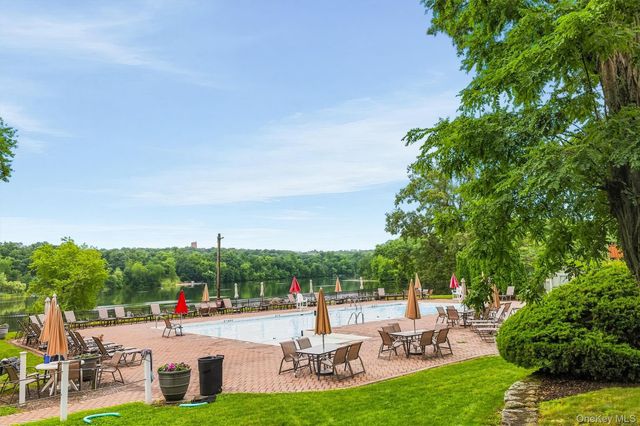 1 Kings Court A, Mohegan Lake, NY 10547