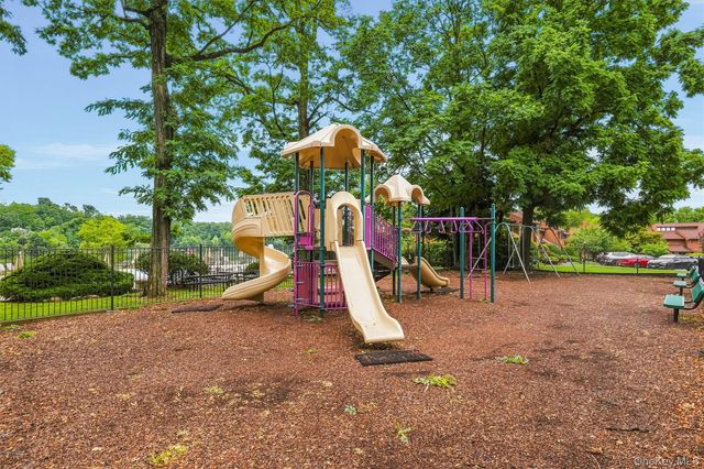1 Kings Court A, Mohegan Lake, NY 10547