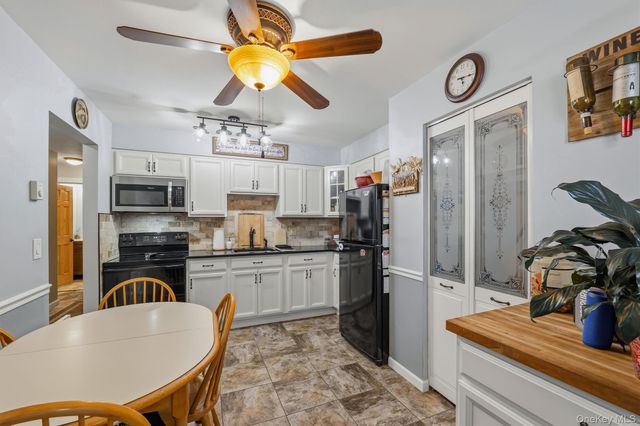 1 Kings Court A, Mohegan Lake, NY 10547