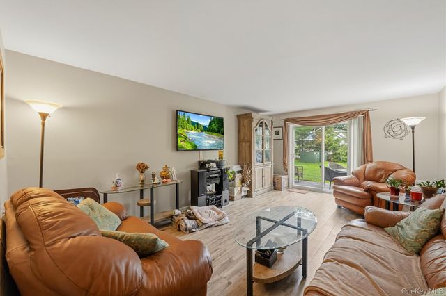 1 Kings Court A, Mohegan Lake, NY 10547