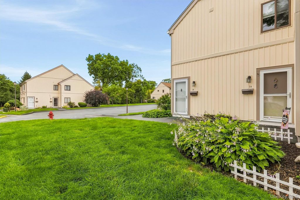 1 Kings Court A, Mohegan Lake, NY 10547