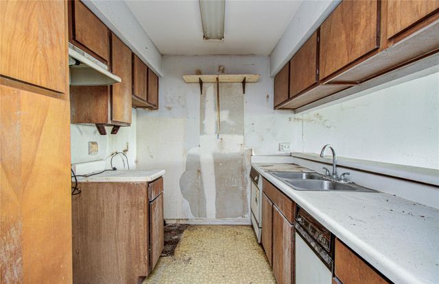 3015 Walnut Bend Lane 24, Houston, TX 77042