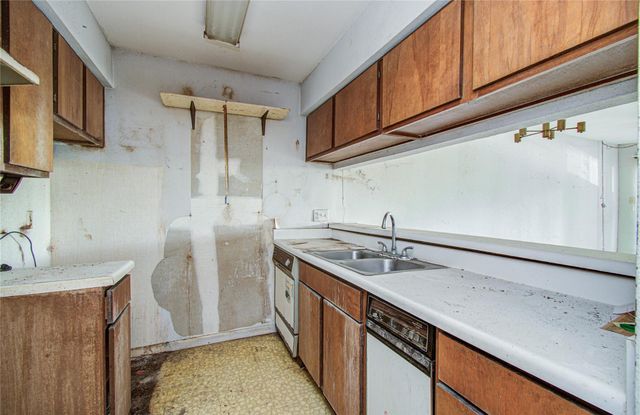 3015 Walnut Bend Lane 24, Houston, TX 77042