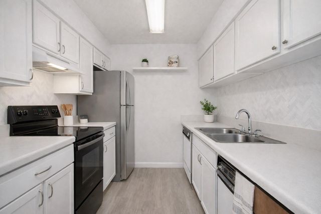 3015 Walnut Bend Lane 24, Houston, TX 77042