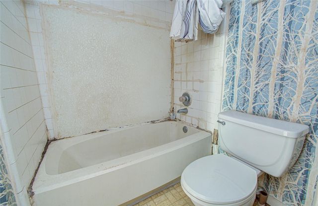 3015 Walnut Bend Lane 24, Houston, TX 77042