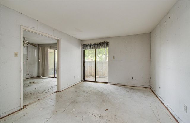 3015 Walnut Bend Lane 24, Houston, TX 77042