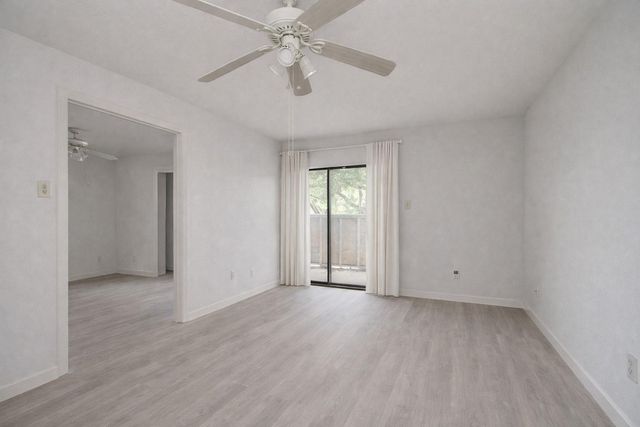 3015 Walnut Bend Lane 24, Houston, TX 77042