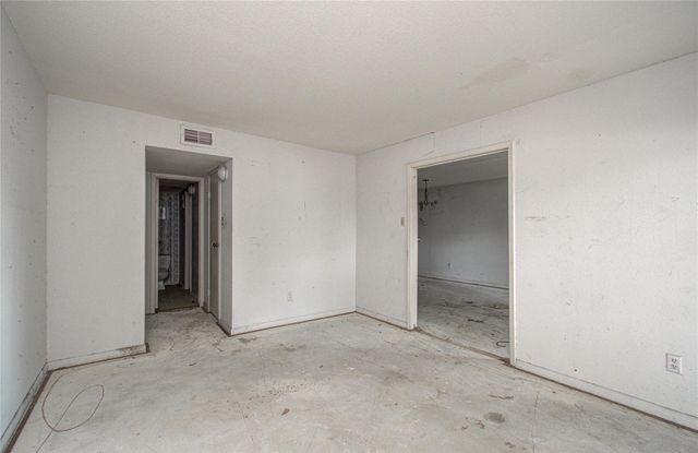 3015 Walnut Bend Lane 24, Houston, TX 77042