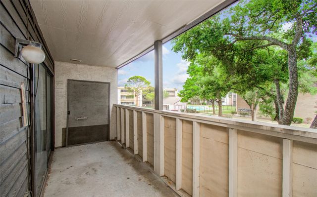 3015 Walnut Bend Lane 24, Houston, TX 77042