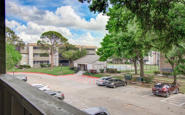 3015 Walnut Bend Lane 24, Houston, TX 77042