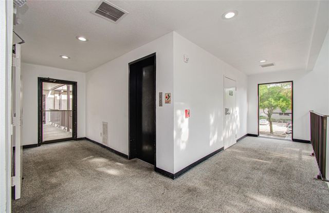 3015 Walnut Bend Lane 24, Houston, TX 77042