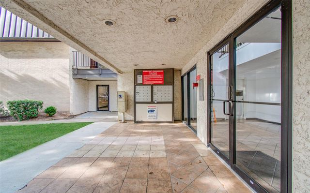 3015 Walnut Bend Lane 24, Houston, TX 77042